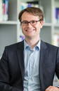 Portrait des Projektleiters. Zu sehen ist Professor Doktor Arnt Wöhrmann