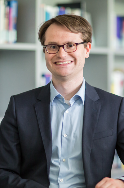 Portrait des Projektleiters. Zu sehen ist Professor Doktor Arnt Wöhrmann