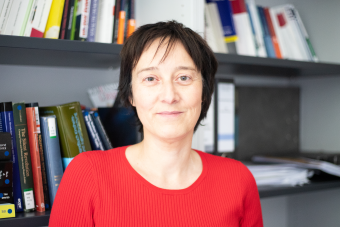 Portrait der Projektleiterin. Zu sehen ist Professorin Doktor Simone Abendschön