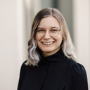 Portrait der Projektmitarbeiterin. Zu sehen ist Anna Kienitz