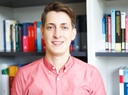 Portrait des Projektmitarbeiters. Zu sehen ist Doktor Philipp Kleer
