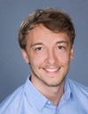 Portrait der Projektmitarbeiterin. Zu sehen ist Silas Pfeiffer.