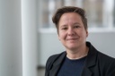 Portrait der Projektleiterin. Zu sehen ist Doktor Michaela Stark