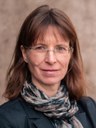 Portrait von Prof. Dr. Verena Oesterhelt