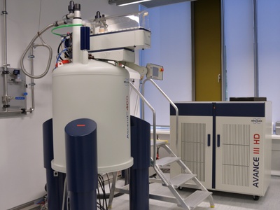 Analytik organischer Materialien - Bruker AV400
