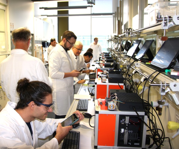 2LabsToGo Teilnehmer*innen2 Wissenschaftler*innen bauen Vor-Ort-Analysegeräte