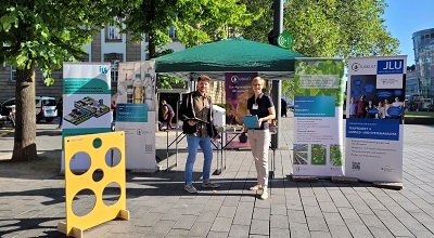 SUSKULT-information booth in a pedestrian zone
