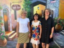 Bild mit Institutsleiterin der Deutschabteilung Uni Hanoi 300.jpg