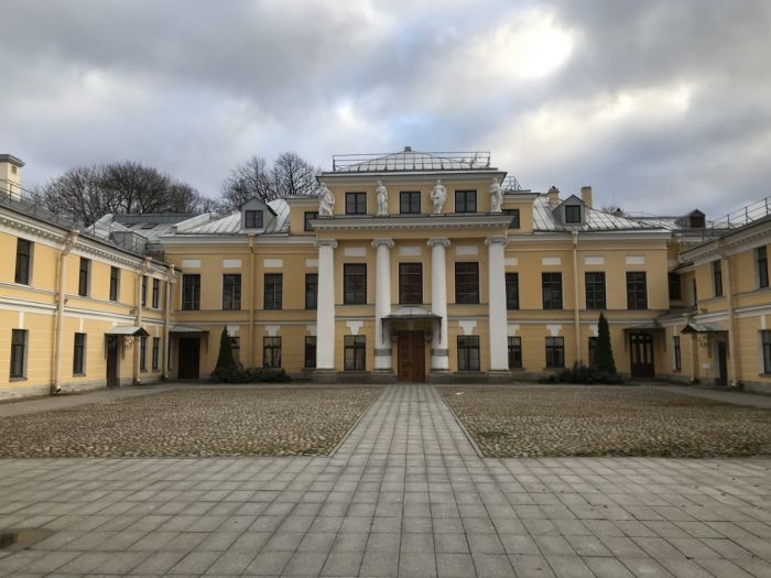 Smolny College_700.jpg
