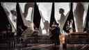Foto: Yasuko Kageyama / Opera Roma. Schwarz auf Weiss mit dem Ensemble Modern