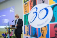 Dr. Hanns Sylvester