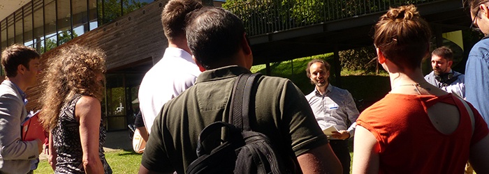 Bild: Gruppe von Postdoktorierenden beim Campus-Walk // Photo: Group of postdocs at the campus walk