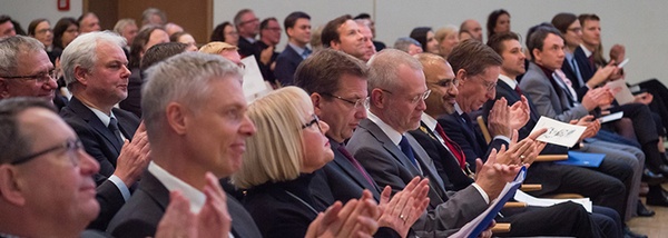 Bild: Applaudierendes Publikum // Photo: Applauding audience