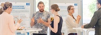 Bild: Postdocs im Gespräch mit JLU-Vertreterinnen und Vertretern // Photo: Postdocs in conversation with JLU representatives