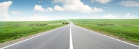 Bild: Gerade Straße, die zum Horizont führt // Photo: Straight road leading to the horizon