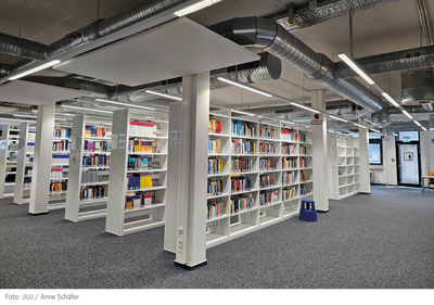 Licher Straße 68 Zweigbibliothek innen 1.png Innenansicht Zweigbibliothek