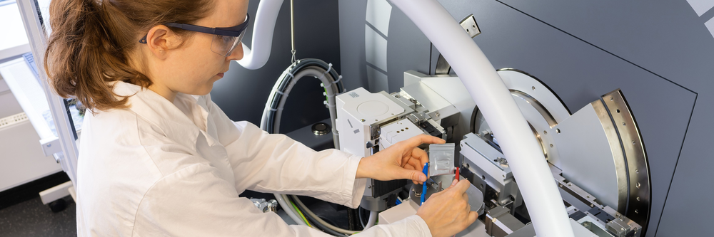 7_Batterieforschung am Exzellenzcluster Post Lithium Storage – POLiS (Bild: JLU / Rolf K. Wegst).png