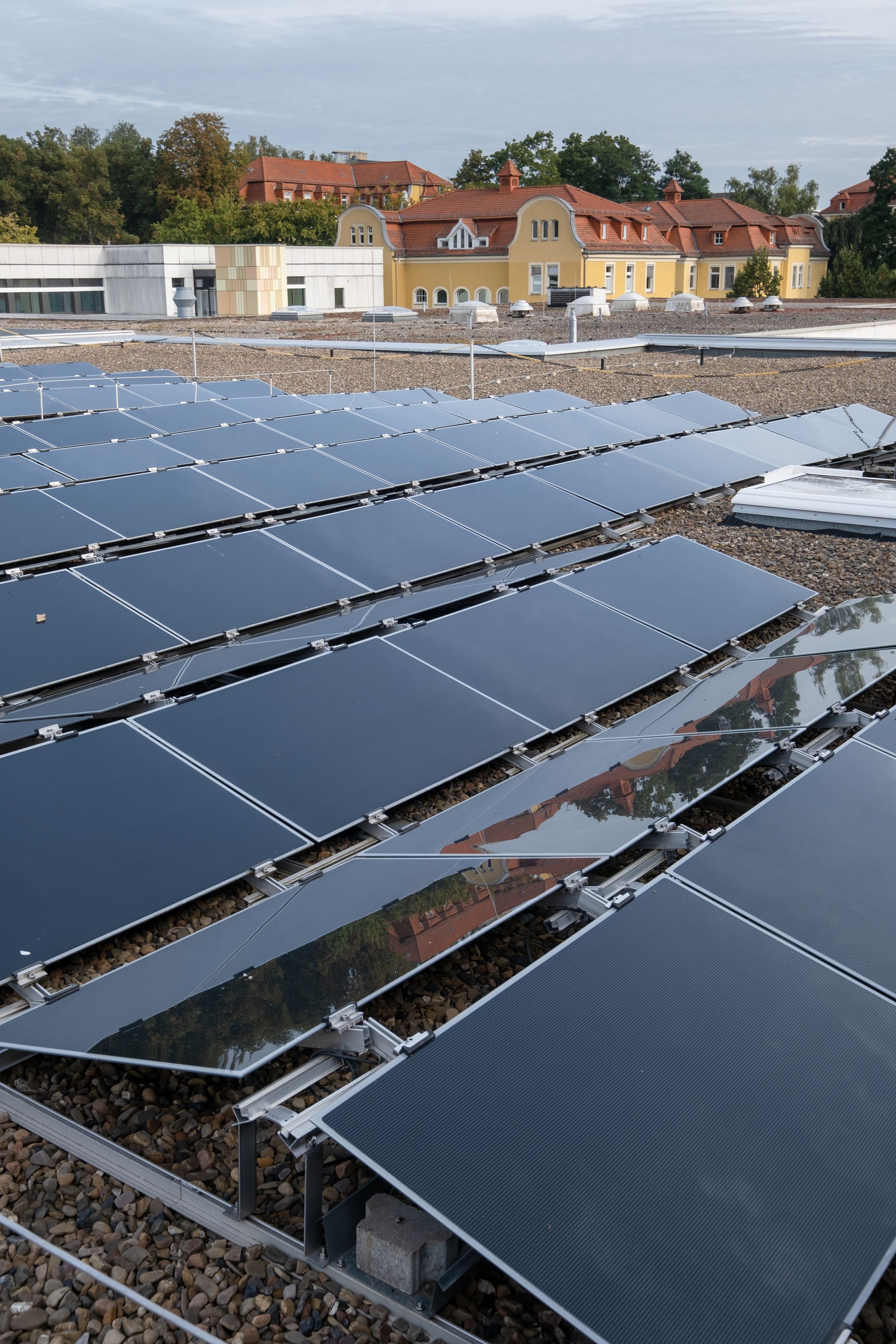 Photovoltaik_HoersaalReWi_FotoWegst_02.jpg