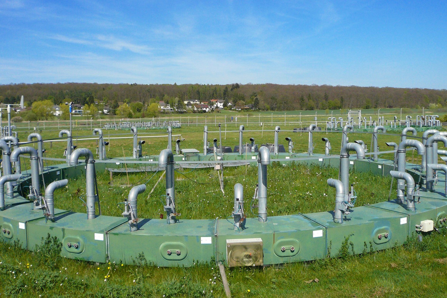 An der Umweltbeobachtungs- und Klimafolgenforschungsstation Linden werden seit 1993 die lokalen Folgen des Klimawandels untersucht (Bild: JLU / Wolfgang Stein)