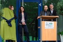 Hessens Ministerinnen für Umwelt, Priska Hinz, und Forschung, Angela Dorn, mit JLU-Präsident Prof. Joybrato Mukherjee und HLNUG-Leiter Prof. Thomas Schmid bei der Eröffnung des Lore Steubing Instituts (Bild: JLU / Katrina Friese)