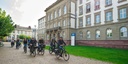 Beschäftigte auf den leihbaren, JLU-eigenen E-Pedelecs (Bild: JLU / Katrina Friese)