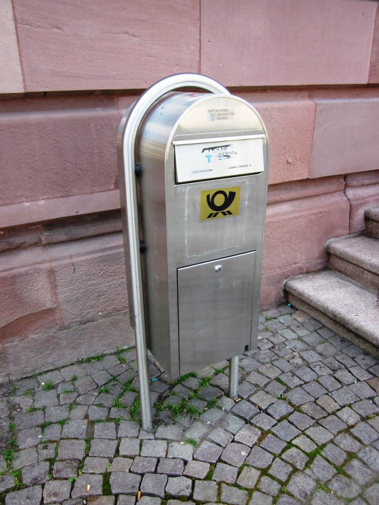 Hauptgebäude-Briefkasten