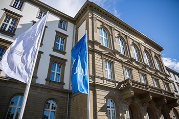 hauptgebaude.jpg