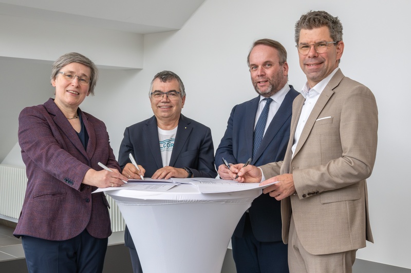 Unterschrift Zielvereinbarungen Uni Gießen THM Uni Marburg_c_JLU_Roland Duss.jpg