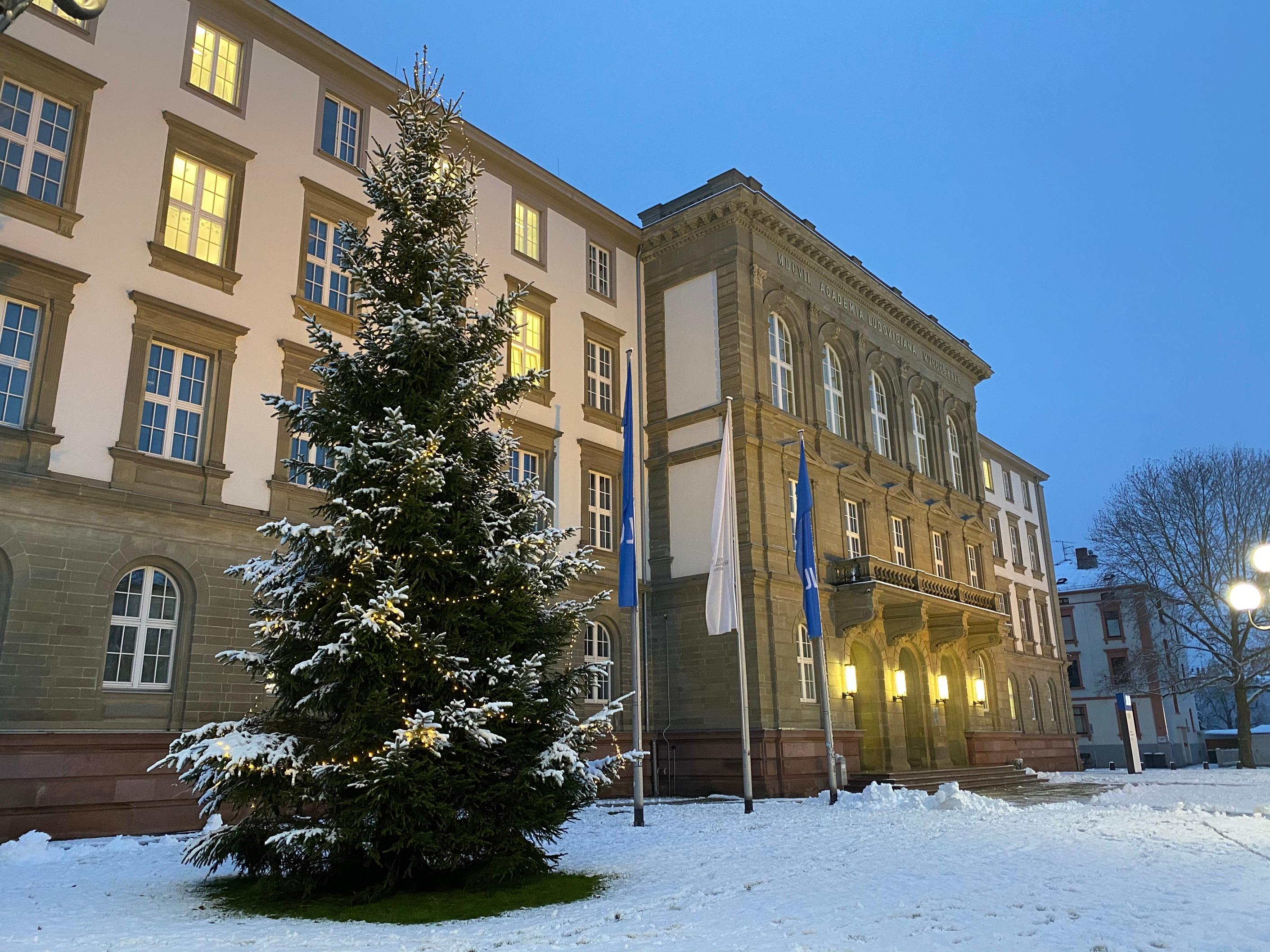 Universities main building.jpg