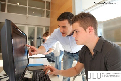 Lernen am PC ©Goodluz_Fotolia.com
