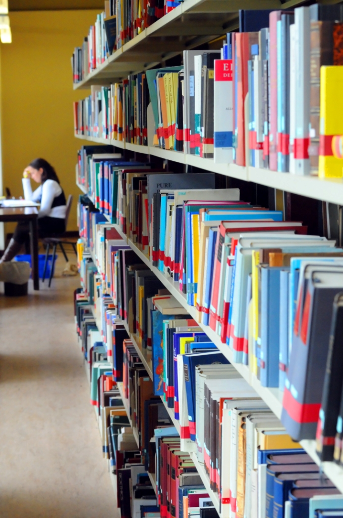UB - Bücherregal ©FranzMöller