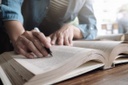 Recherche für die Dissertation (Foto: Colourbox.de)