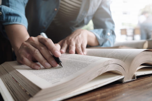 Recherche für die Dissertation (Foto: Colourbox.de)