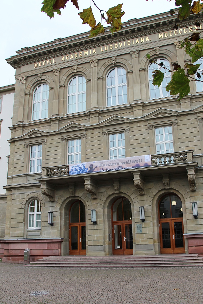 copy_of_PM20615KarriereweltweitBannerHauptgebude.jpg