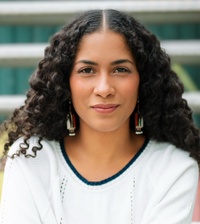 Porträtfoto der Künstlerin und Theaterwissenschaftlerin Bárbara Luci Carvalho