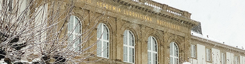 Hauptgebäude_Schnee_FotoGuenther.jpg
