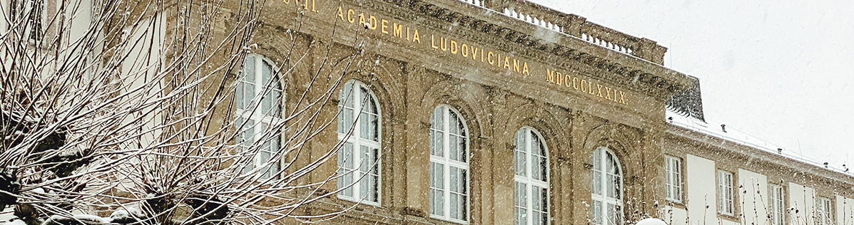 Hauptgebäude_Schnee_FotoGuenther.jpg