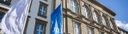 Slider_2022_Hauptgebäude_Fahnen_Ringleb.jpg
