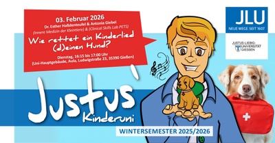 Ein skizzierter Justus hält einen kleinen Hund in der Hand.