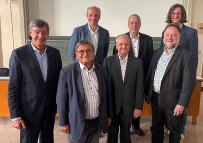 Gruppenbild mit 7 Männern