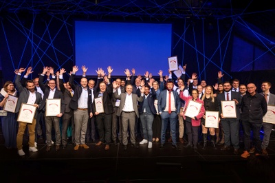 Große Freude bei allen Beteiligten: Die Preisträgerinnen und Preisträger bei der Verleihung des Hessischen Gründerpreises am Freitagabend, 17. November 2023, darunter das JLU-Start-up Maple Tales. – Foto: Maria Jahn | ©2023 Hessischer Gründerpreis