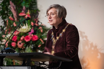 JLU-Präsidentin Prof. Dr. Katharina Lorenz berichtet zur aktuellen Lage der Universität. Foto: JLU / Katrina Friese