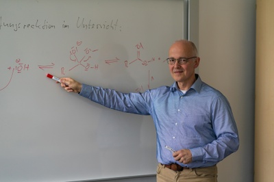 Exzellente Lehre in der Lehrkräfteausbildung: Prof. Dr. Richard Göttlich hat den renommierten Ars legendi-Preis erhalten. Foto: Axel Langner