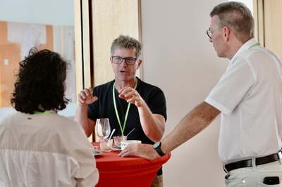 Prof. Lutz Breuer (Mitte), Professor für Landschafts-, Wasser und Stoffhaushalt der Justus-Liebig-Universität Gießen, beim Thementag Agrarsystemtransformation in Berlin. Foto: Toni Klemm / ZALF