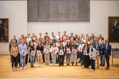 Alle Stipendiatinnnen und Stipendiaten in der Aula
