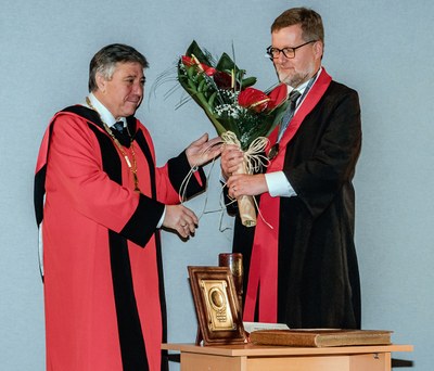 Verleihung der Ehrendoktorwürde der Trakia Universität Stara Zagora an Prof. Dr. Axel Wehrend (r.) durch Rektor Prof. Dr. Dobri Yarkov. Foto: Zagoroff