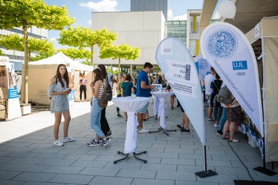 Beim Open Campus Day gibt es die Gelegenheit, die JLU und ihre Einrichtungen kennen zu lernen. Foto: JLU / Katrina Friese