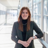 Chantal Glatthaar ist die erste Doktorandin in dem gemeinsamen Förderprogramm und forscht zu Kohlenstoffmaterialien für Natrium-Ionen-Batterien. Foto: Johannes Voigt