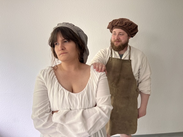 Köchin (Melissa Heerz) und Koch (Michael Leschenko)