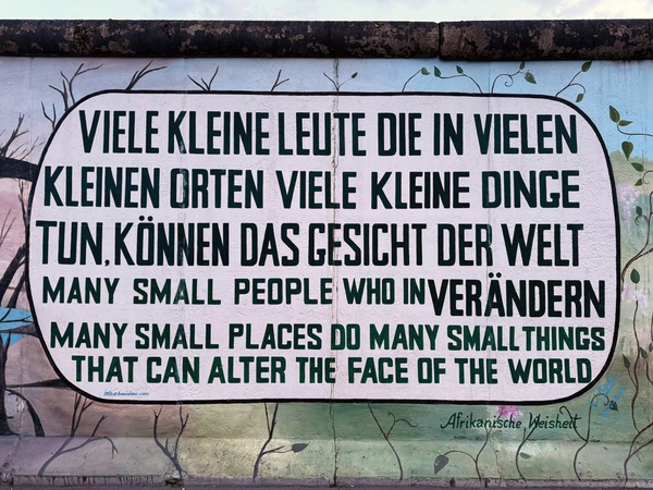 Foto: "Mauerausschnitt der East-Side-Gallery, Berlin Friedrichshain"; Christian Wittlich